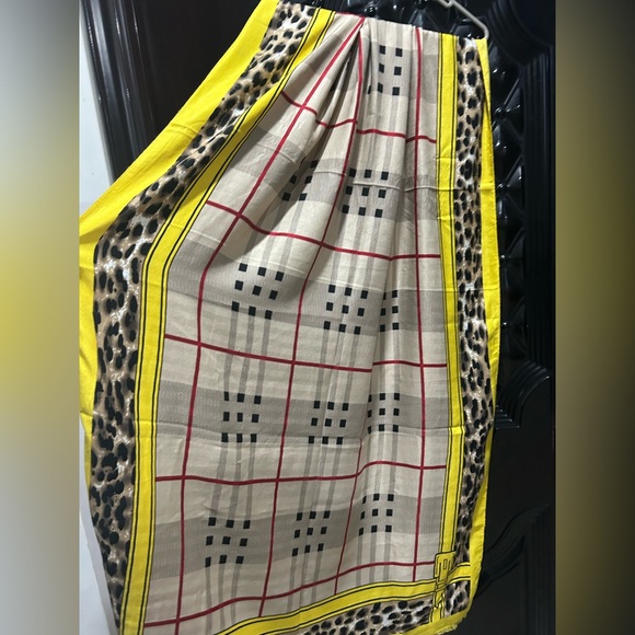 Burberry London shawl. Used . Condition 9/10 - Picture 2 of 7